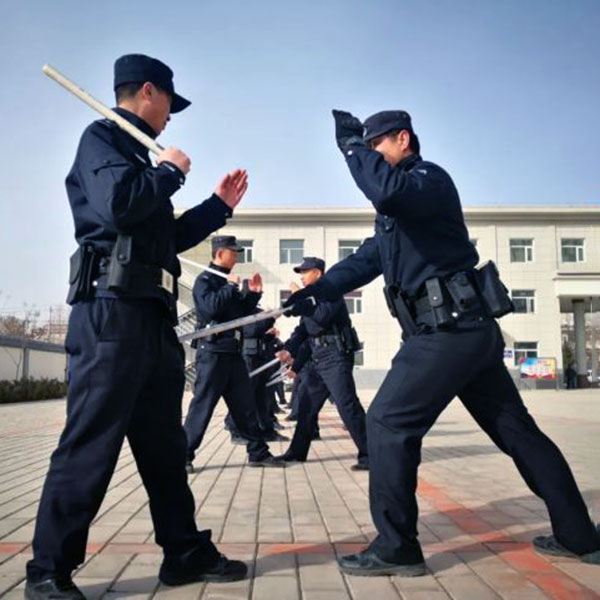 如何掌握伸缩警棍的操作技巧